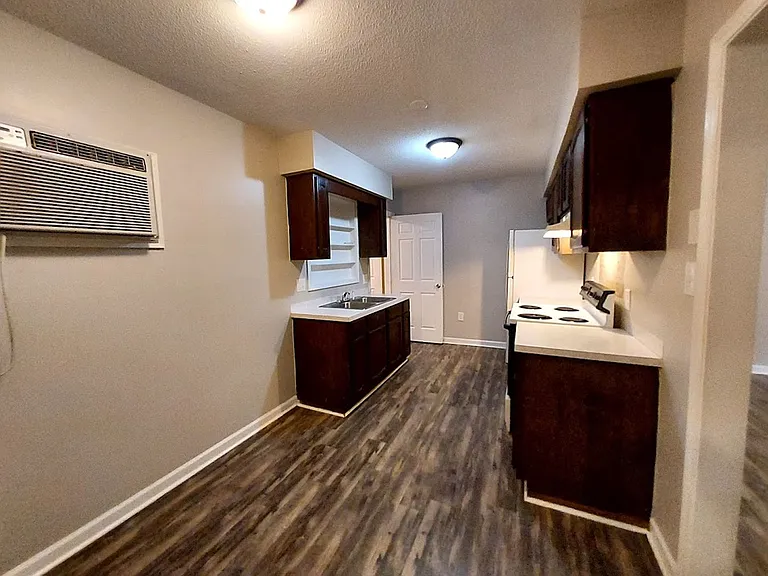 2103 S Main St — Photo 5