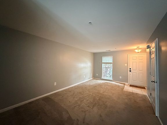 4th image of 605 Tivoli Rd