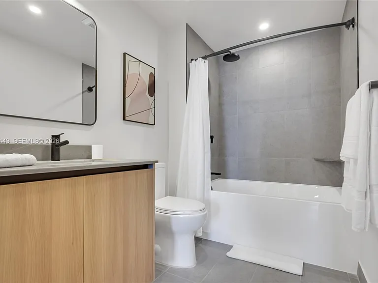 121 NE 5th St #2013 — Photo 6