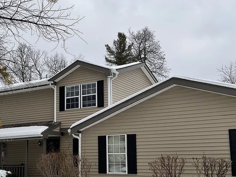 2086 Chapel Dr — Photo 1