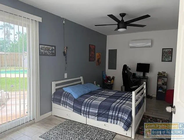 1025 Beach Blvd — Photo 10