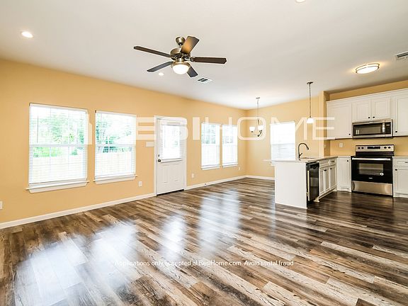 4th image of 103 Fairview St