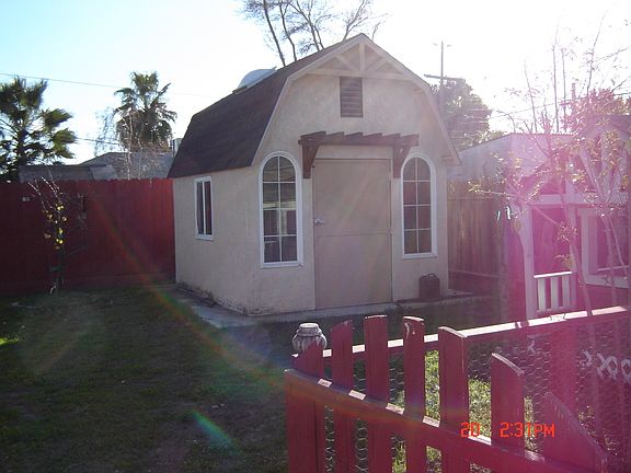 2nd image of 862 Marion St