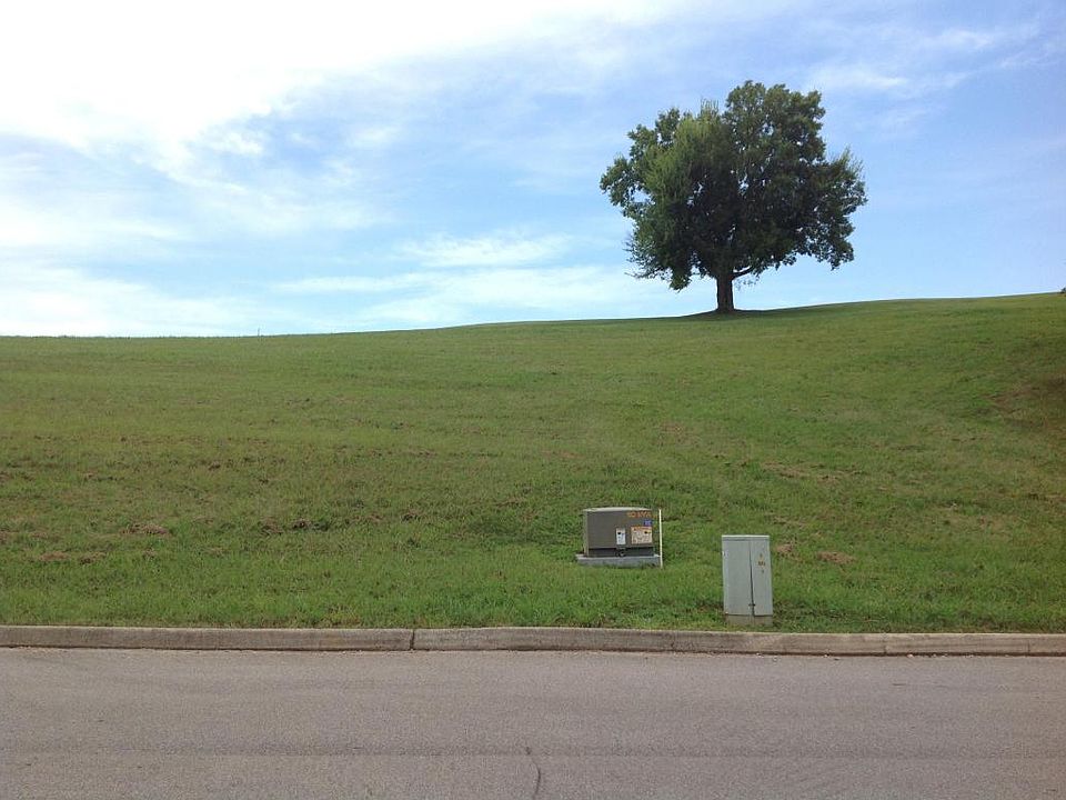 1st image of 220 Pineberry Dr