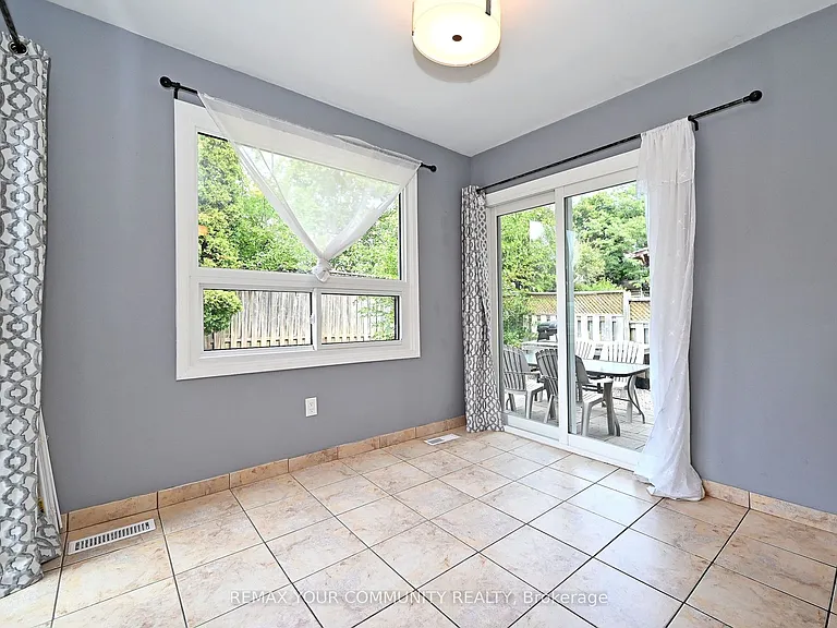 35 Dakin Dr — Photo 18
