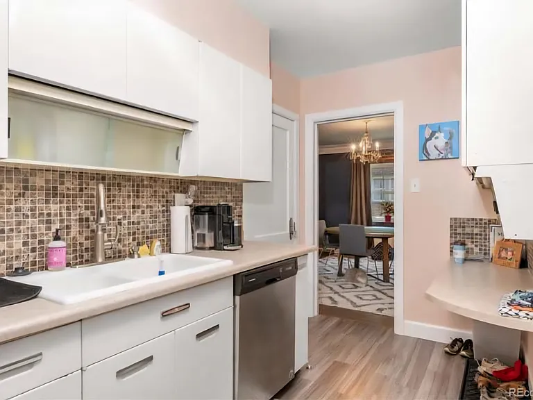 526 N Clarkson St #1 — Photo 6
