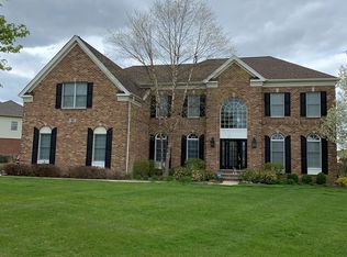 16 Briar Creek Dr, Hawthorn Woods, IL 60047