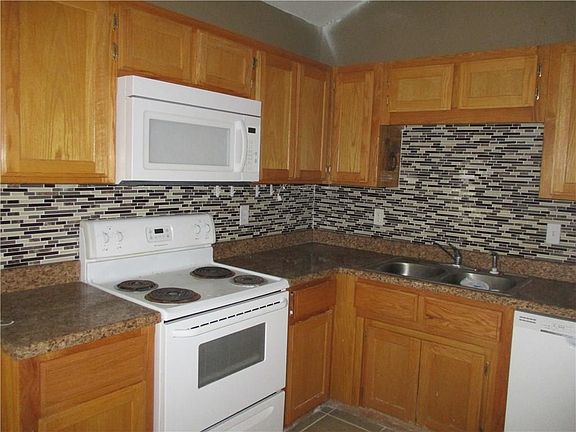 3rd image of 12437 Oak Knoll Cir