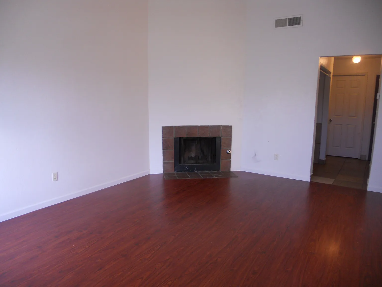2 bed, 850 sqft, $1,800 — Photo 3