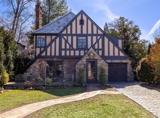 58 Strathmore Ln, Rockville Centre, NY 11570