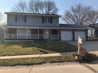 806 Tara Rd, Papillion, NE 68046