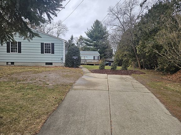 3rd image of 24 Silverwood Dr