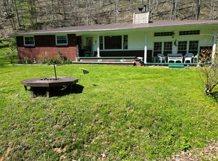 1634 Little Lefthand Rd, Looneyville, WV 25259