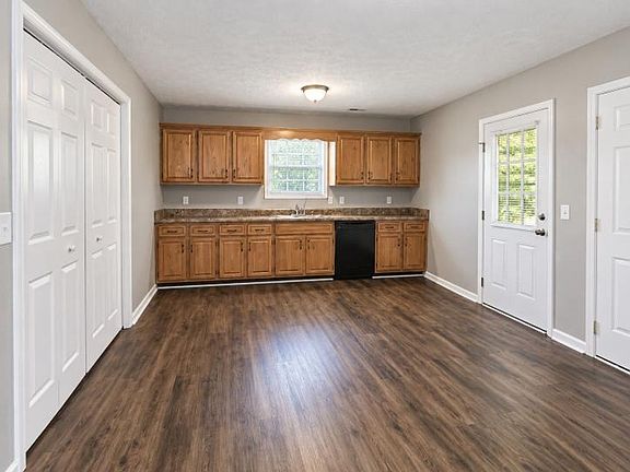 4th image of 208 Ruf Dr