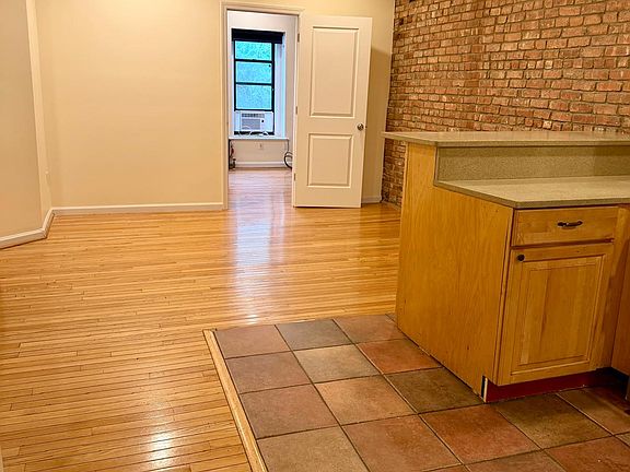 4th image of 208 E 73rd St APT 4E