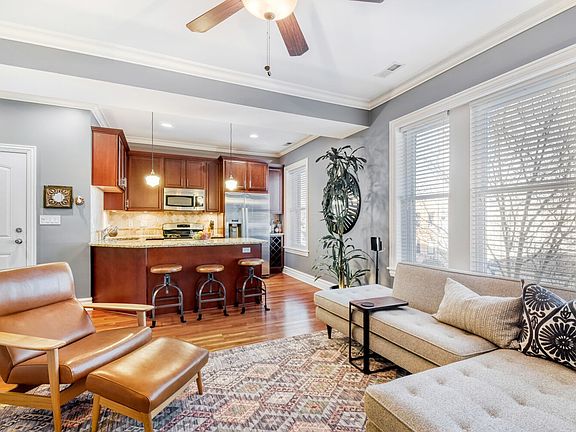2nd image of 6206 N Lakewood Ave #2