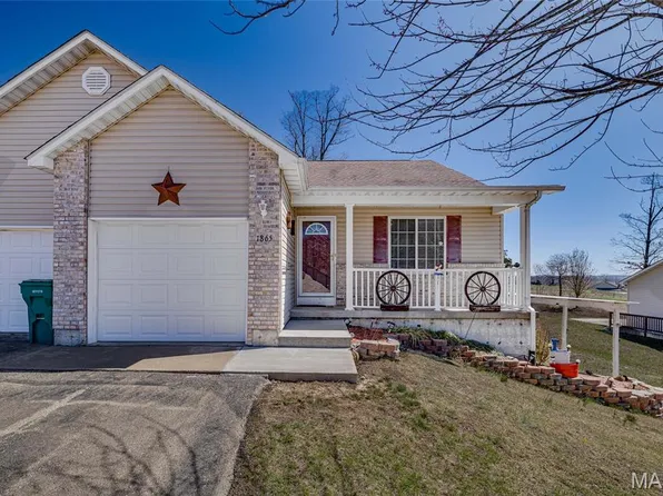 1865 Black Oak Dr, Farmington, MO 63640