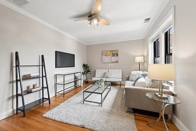 1153 W Grace St #3S — Photo 2