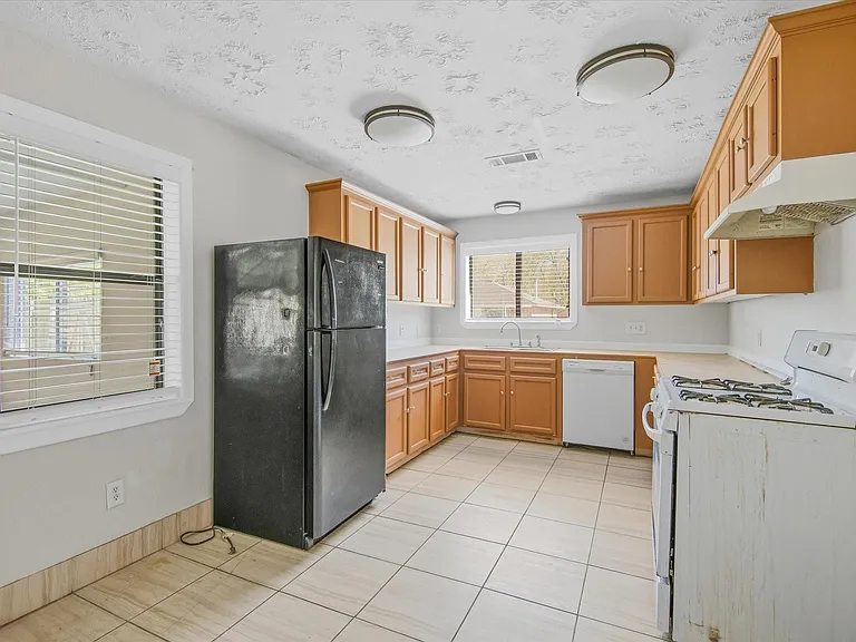 501 Ladd St — Photo 10