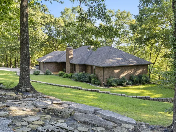 2 Rockdale Road, Kimberling City, MO 65686