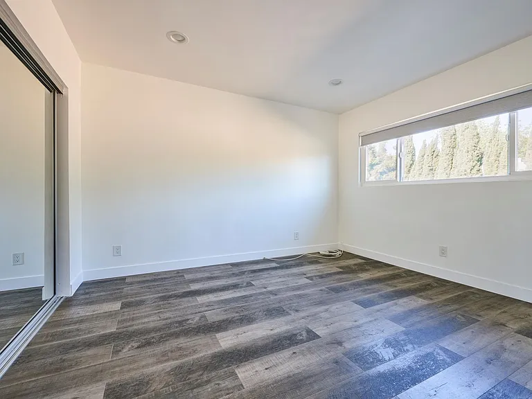1333 W 36th Place Apartments — Photo 30