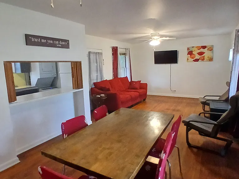 602 Byrnes Dr — Photo 2