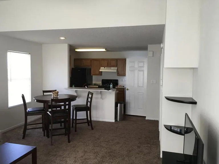 2409 Churchill Ct — Photo 3