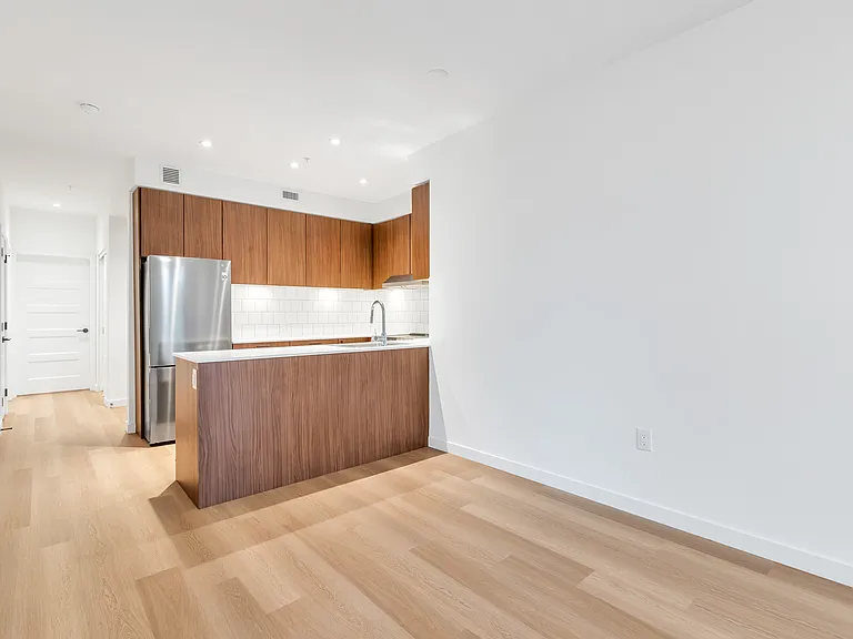 3455 Hastings St E — Photo 30