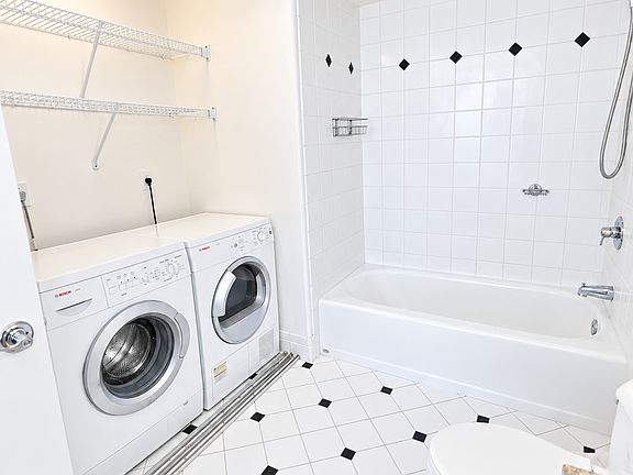 5th image of 801 S King St APT 2706