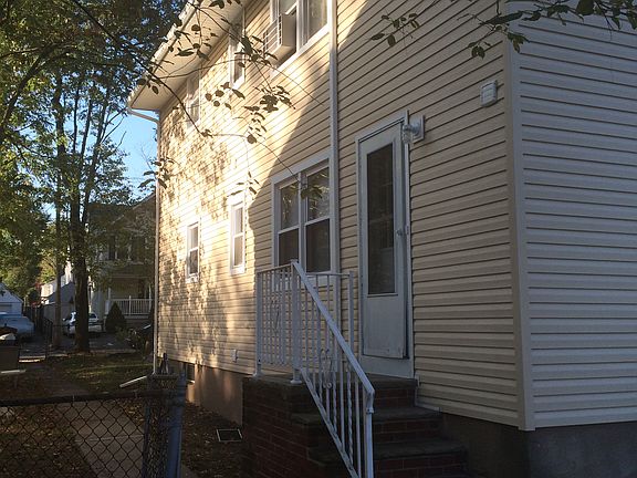 Side Entrance / Walk Way