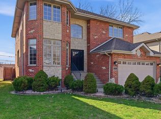 8242 Latrobe Ave, Burbank, IL