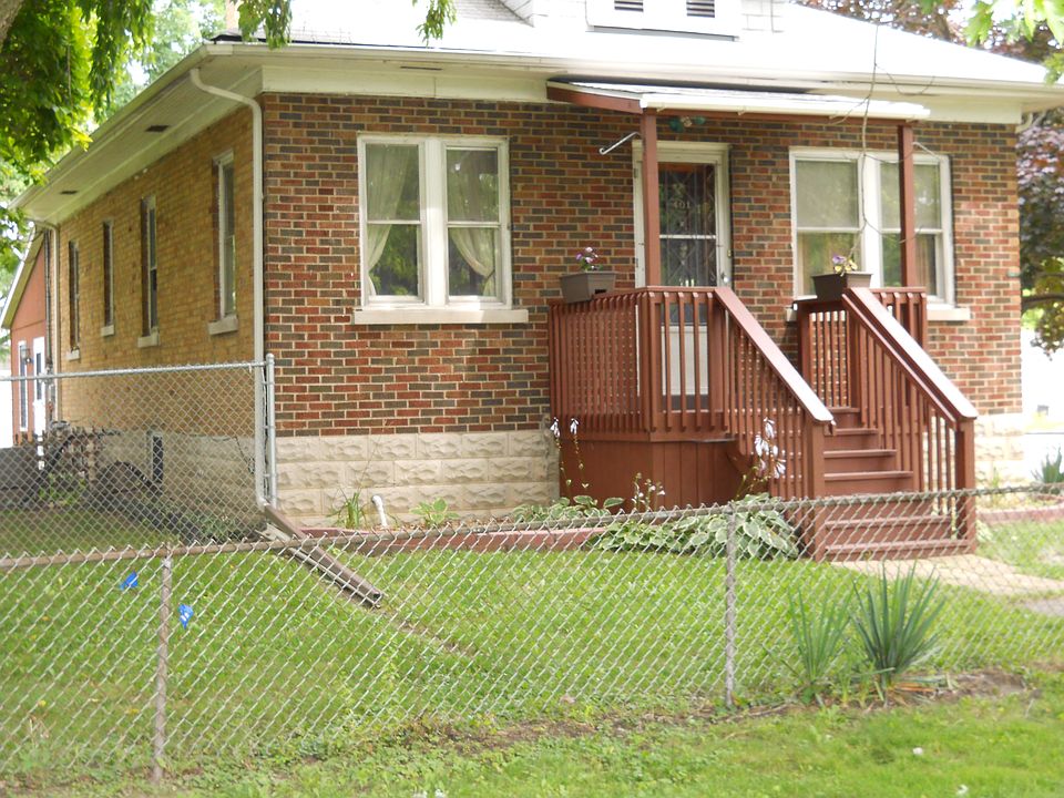 1st image of 401 N Cavender St