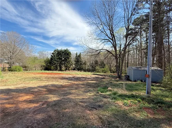 509 Lynn Dr, West Union, SC 29696