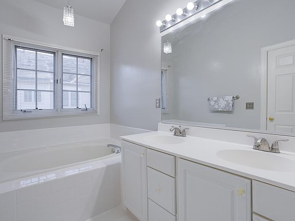 4th image of 4302 Thomas Brigade Ln
