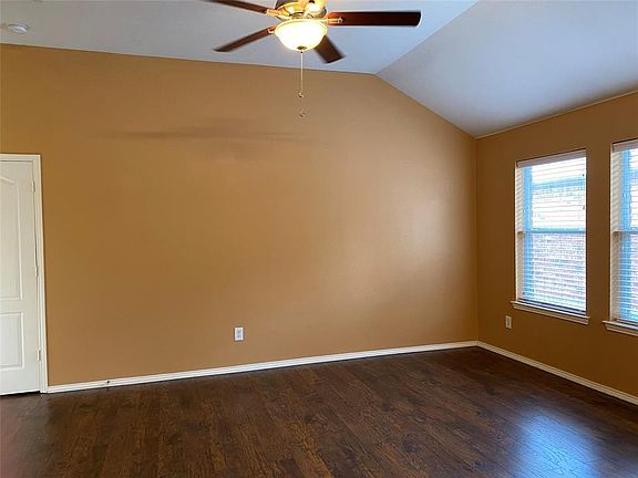 3rd image of 401 Mimosa Dr