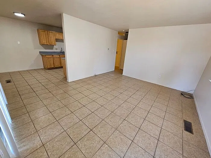 2 bed, 1.0 bath, 800 sqft, $1,600 — Photo 4