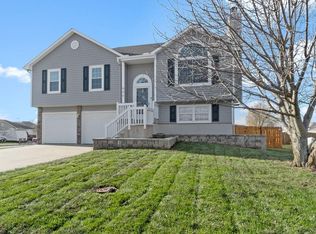 405 Sunny Ln, Raymore, MO 64083
