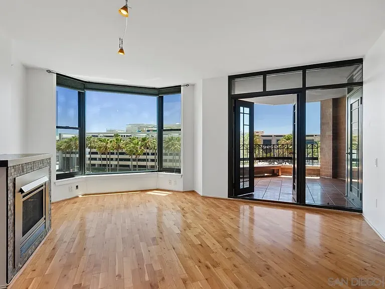500 W Harbor Dr #504 — Photo 12