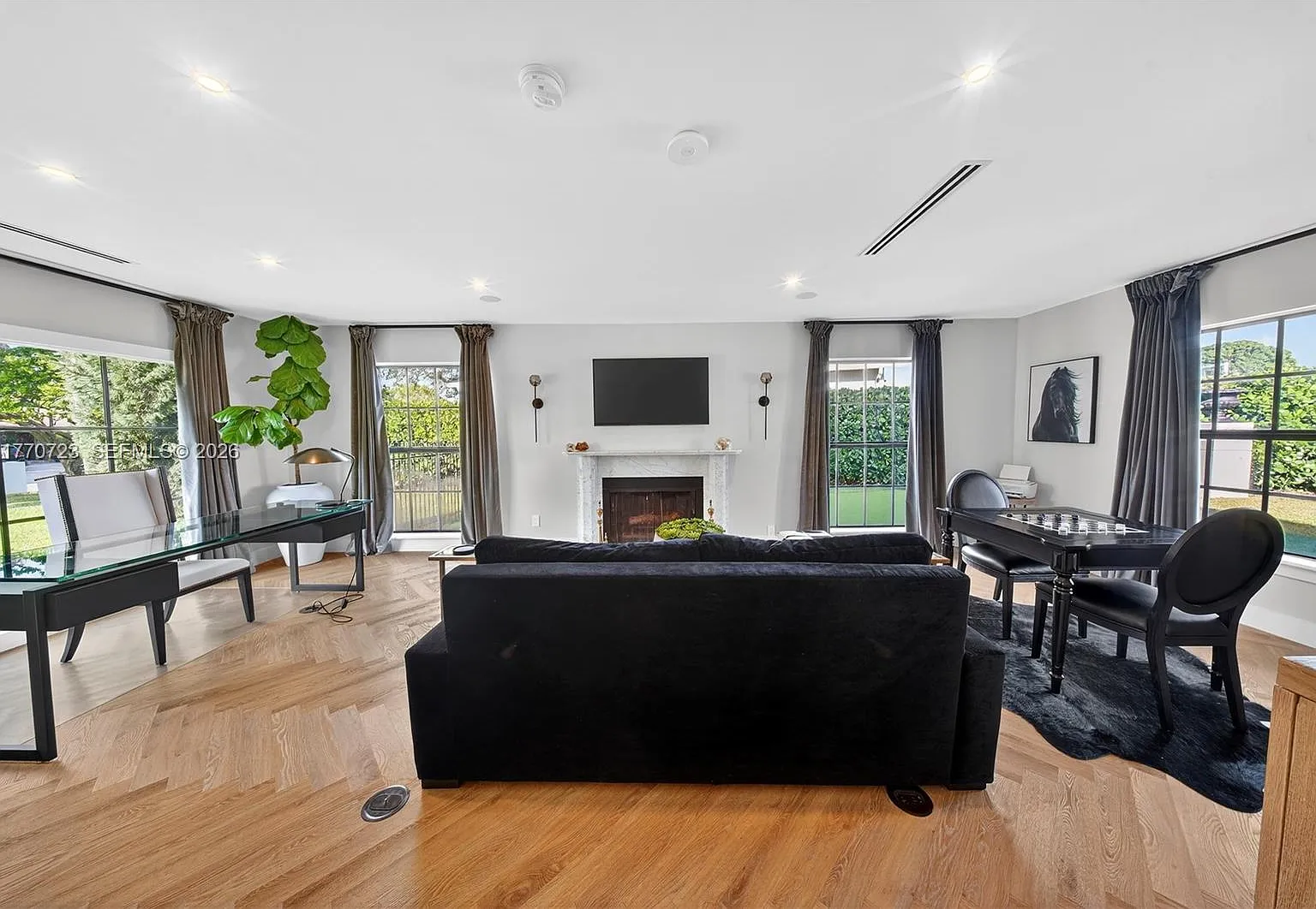 5 bed, 4.5 bath, 3932 sqft, $26,000 — Photo 3