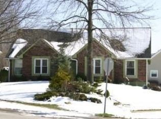 601 NE Clubhouse Dr, Lees Summit, MO 64086