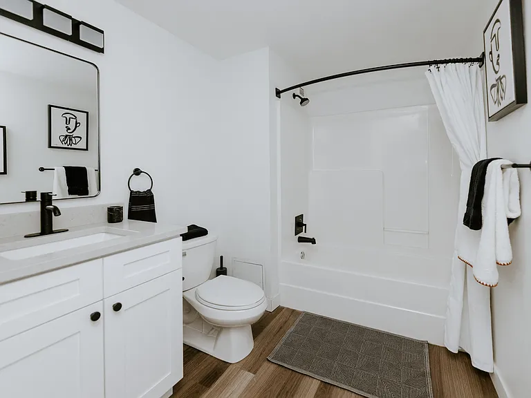 Crittenden Court Apartments — Photo 3