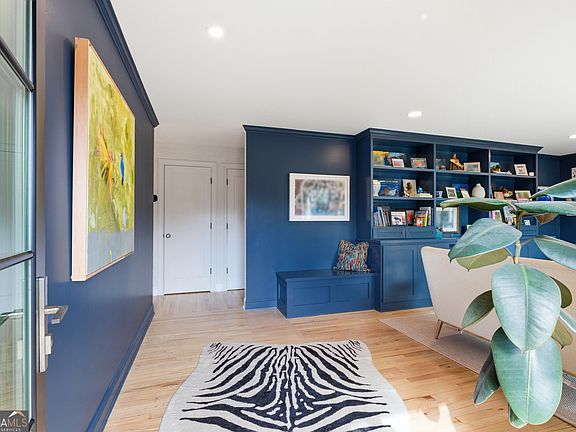 4th image of 125 Maple St