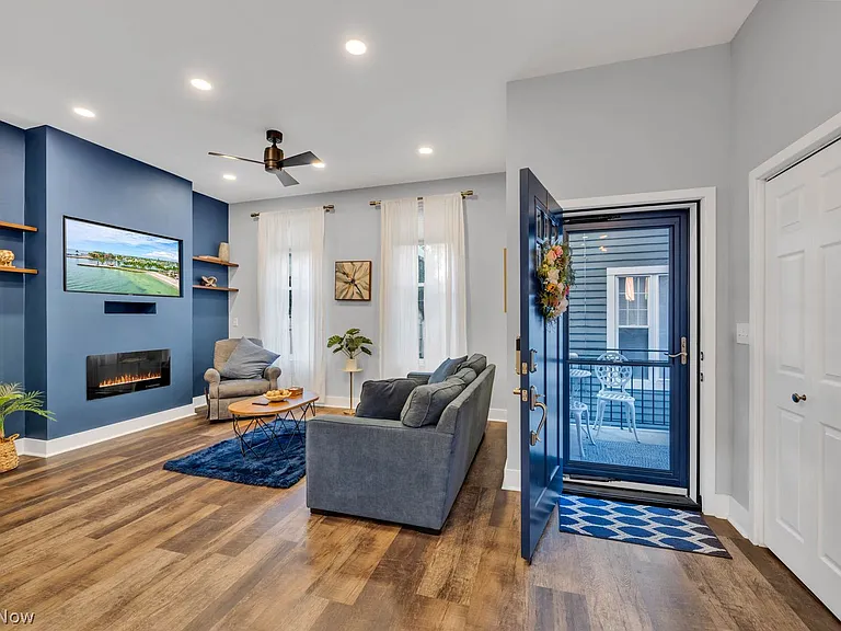2702 Bridge Ave — Photo 6