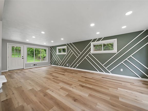 3rd image of 440 Garden City Dr