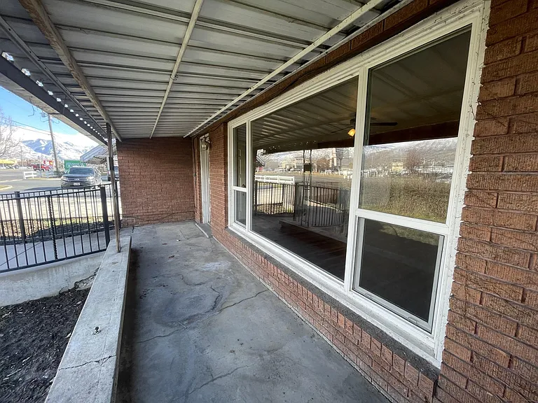 140 S State St — Photo 35