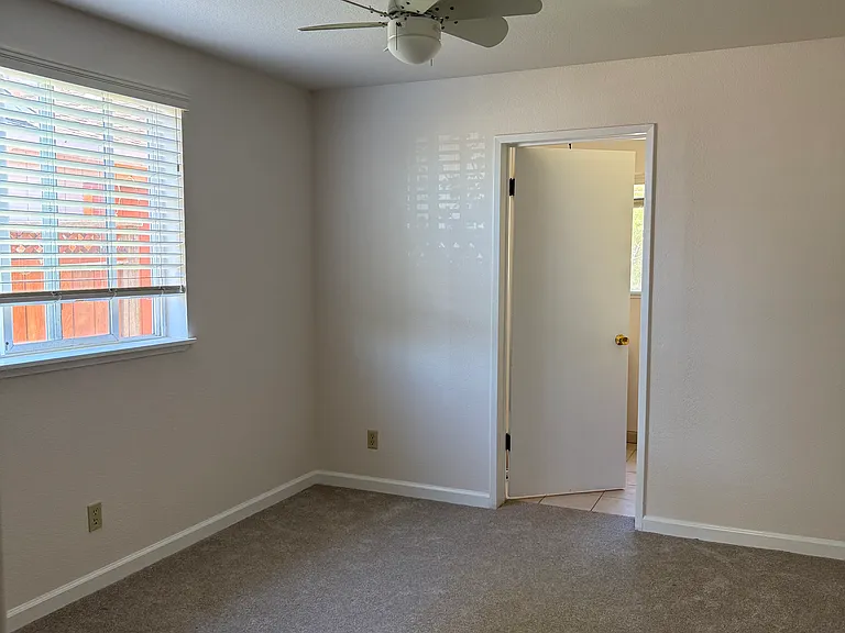 45 Compton Ter — Photo 7