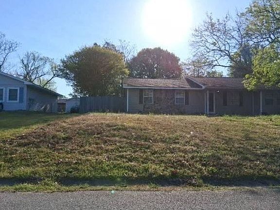 3rd image of 402 Scarborough Rd