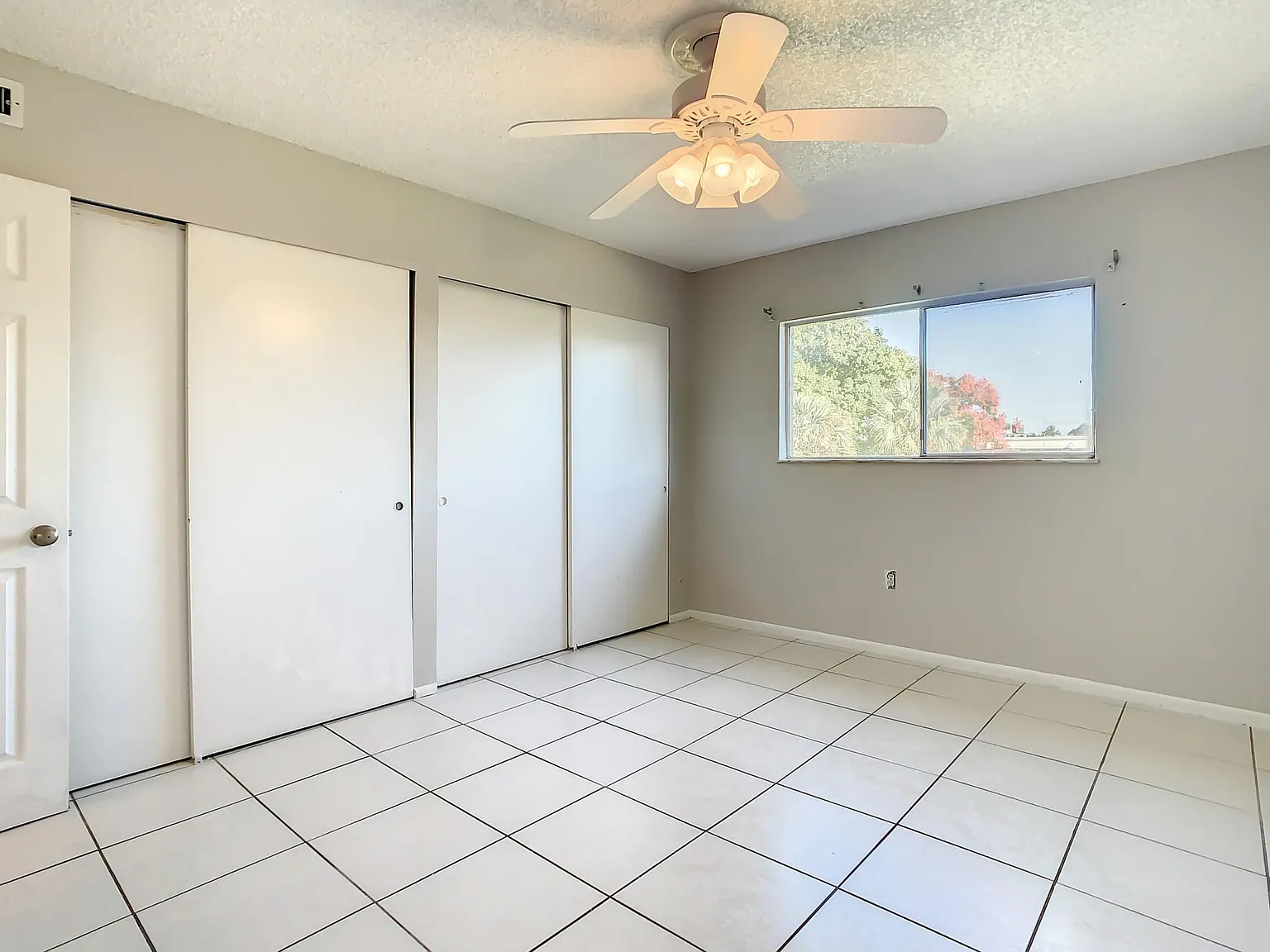 1000 Lake Of The Woods Blvd — Photo 4
