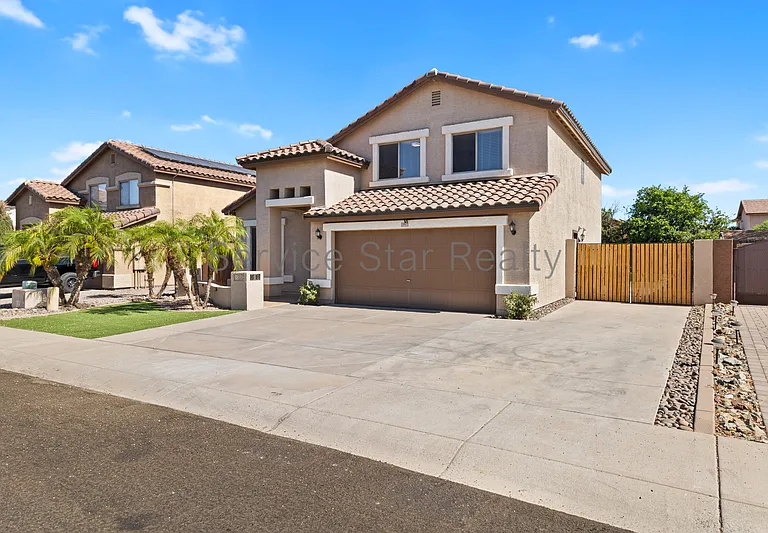 15957 W Cottonwood St — Photo 2