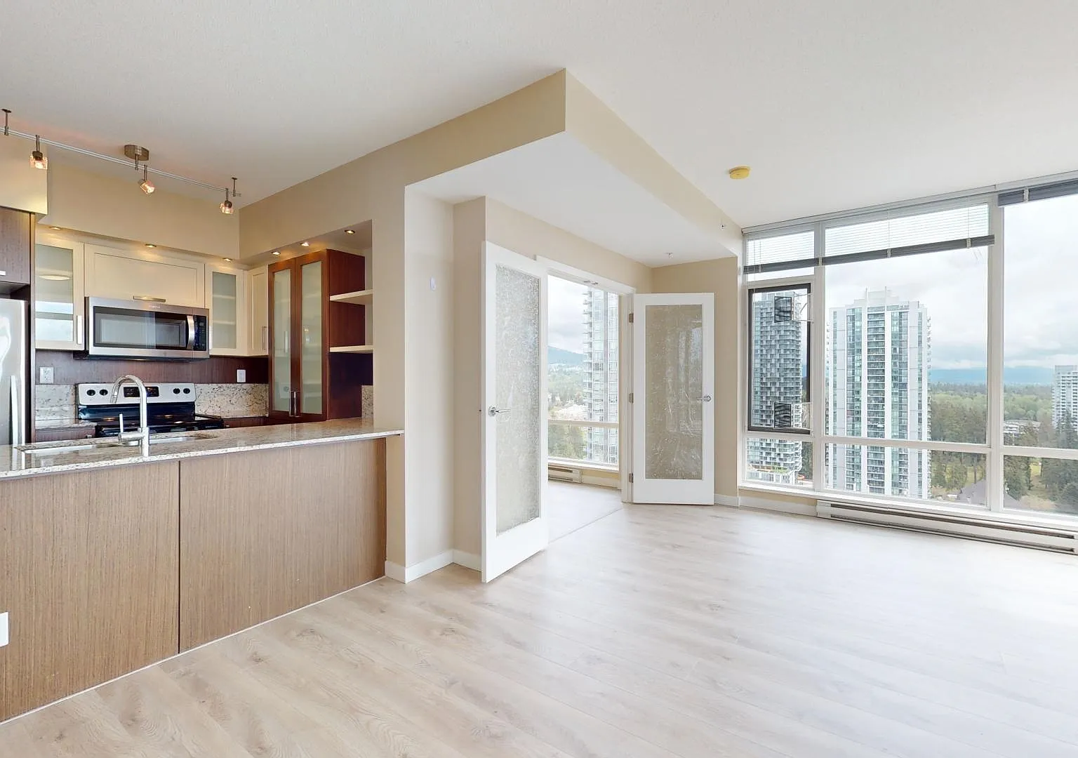 2 bed, 820 sqft, $2,500 — Photo 3